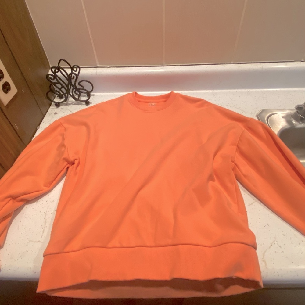 Super adorable Coral Sweatshirt 🐙